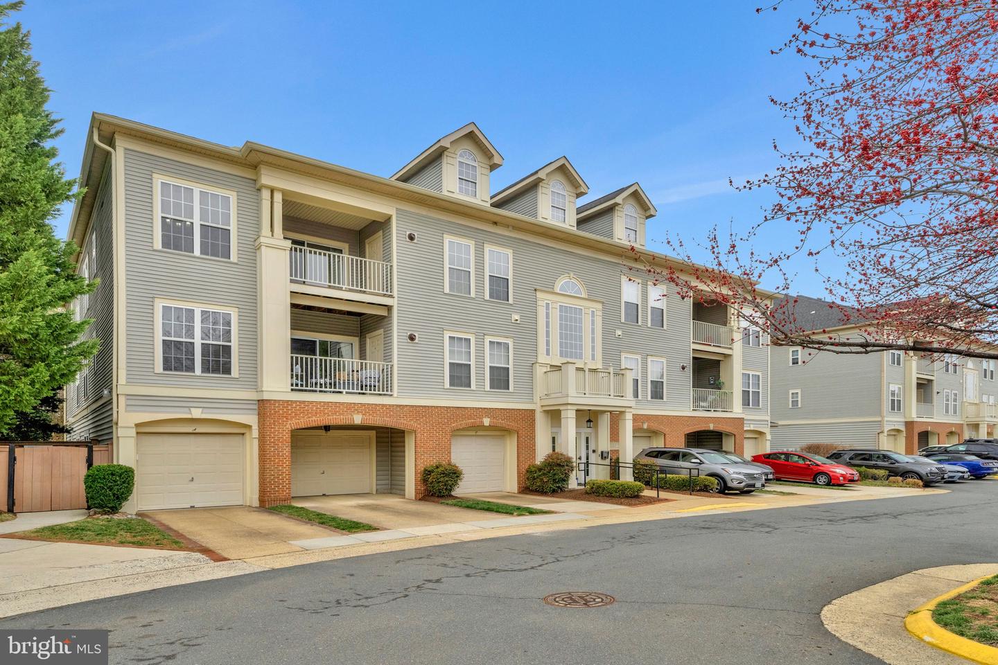 11322 WESTBROOK MILL LN #301, FAIRFAX, Virginia 22030, 2 Bedrooms Bedrooms, ,2 BathroomsBathrooms,Residential,For sale,11322 WESTBROOK MILL LN #301,VAFX2227806 MLS # VAFX2227806