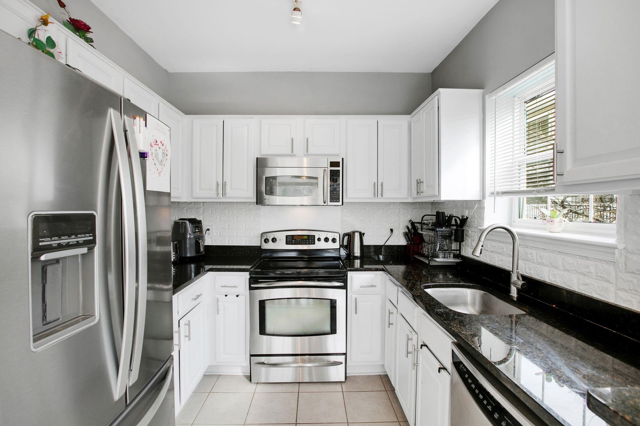4551 STRUTFIELD LN, ALEXANDRIA, Virginia 22311, 2 Bedrooms Bedrooms, ,1 BathroomBathrooms,Residential,PALAZZO AT PARK CENTER,4551 STRUTFIELD LN,661973 MLS # 661973