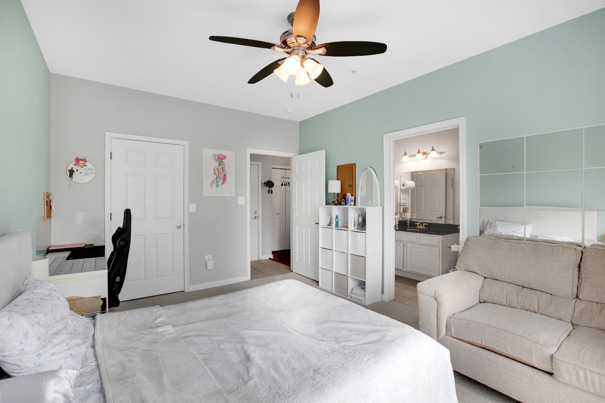4551 STRUTFIELD LN, ALEXANDRIA, Virginia 22311, 2 Bedrooms Bedrooms, ,1 BathroomBathrooms,Residential,PALAZZO AT PARK CENTER,4551 STRUTFIELD LN,661973 MLS # 661973