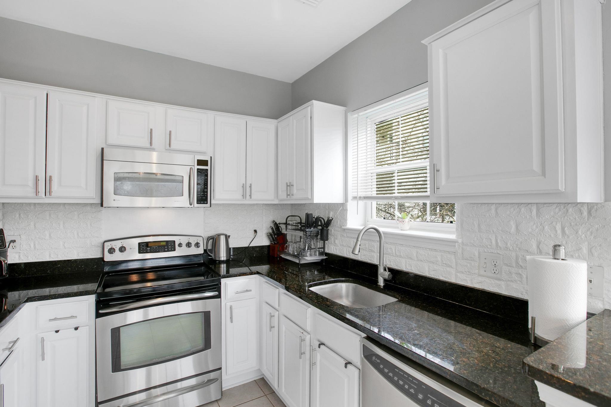4551 STRUTFIELD LN, ALEXANDRIA, Virginia 22311, 2 Bedrooms Bedrooms, ,1 BathroomBathrooms,Residential,PALAZZO AT PARK CENTER,4551 STRUTFIELD LN,661973 MLS # 661973