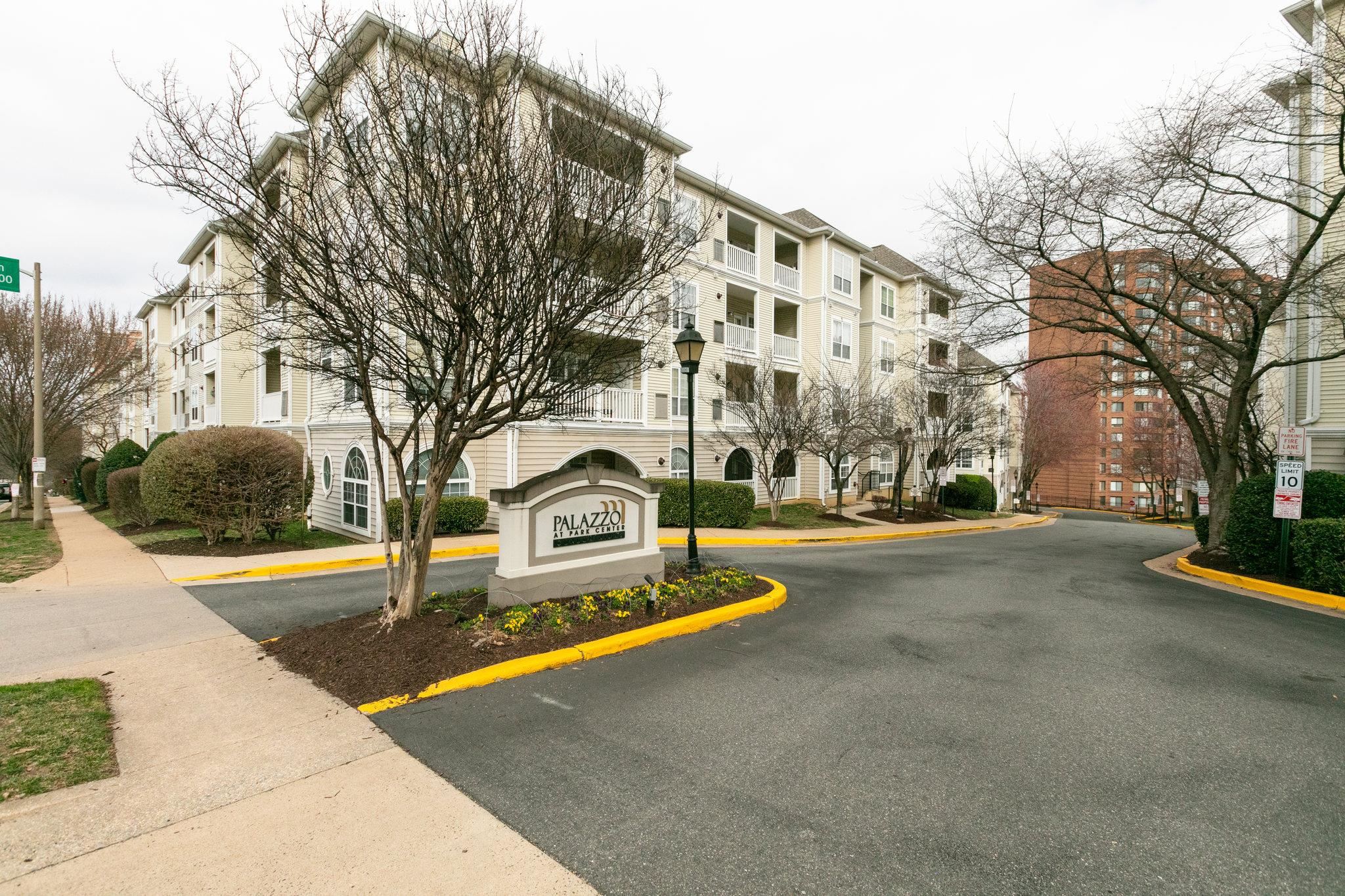 4551 STRUTFIELD LN, ALEXANDRIA, Virginia 22311, 2 Bedrooms Bedrooms, ,1 BathroomBathrooms,Residential,PALAZZO AT PARK CENTER,4551 STRUTFIELD LN,661973 MLS # 661973