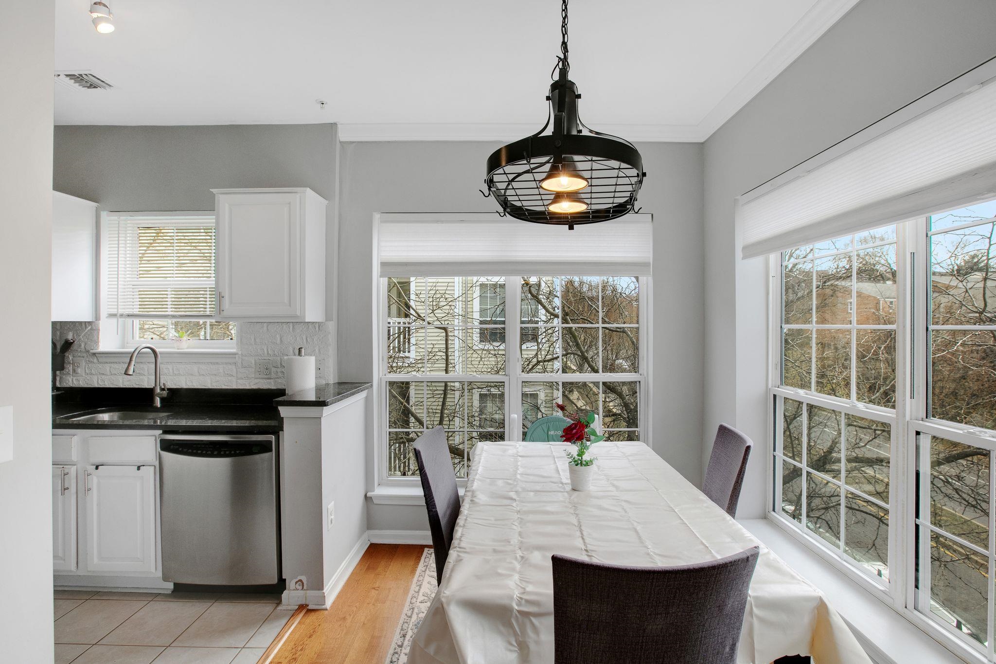 4551 STRUTFIELD LN, ALEXANDRIA, Virginia 22311, 2 Bedrooms Bedrooms, ,1 BathroomBathrooms,Residential,PALAZZO AT PARK CENTER,4551 STRUTFIELD LN,661973 MLS # 661973