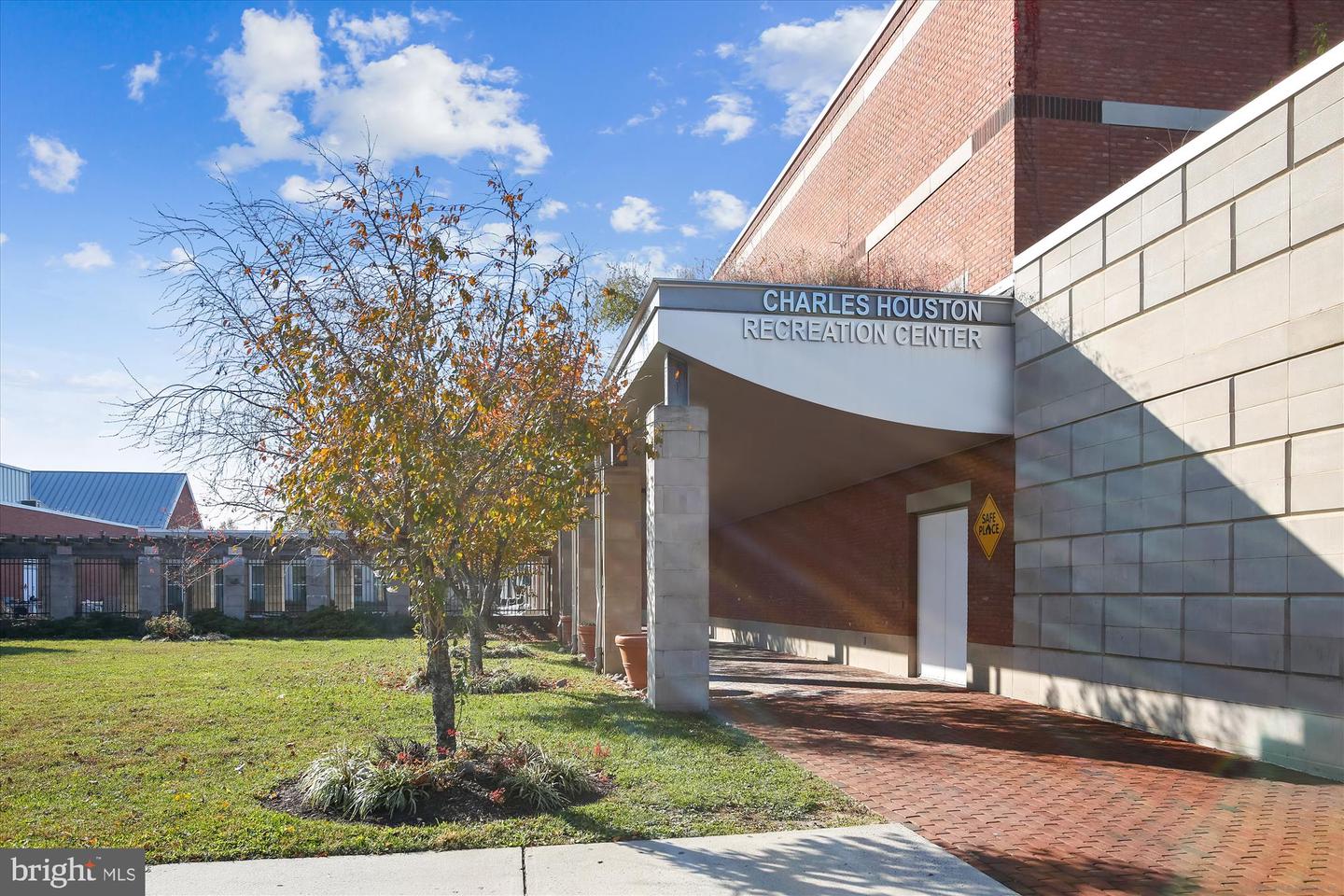 409 E RAYMOND AVE #8, ALEXANDRIA, Virginia 22301, 1 Bedroom Bedrooms, 4 Rooms Rooms,1 BathroomBathrooms,Residential,For sale,409 E RAYMOND AVE #8,VAAX2041870 MLS # VAAX2041870