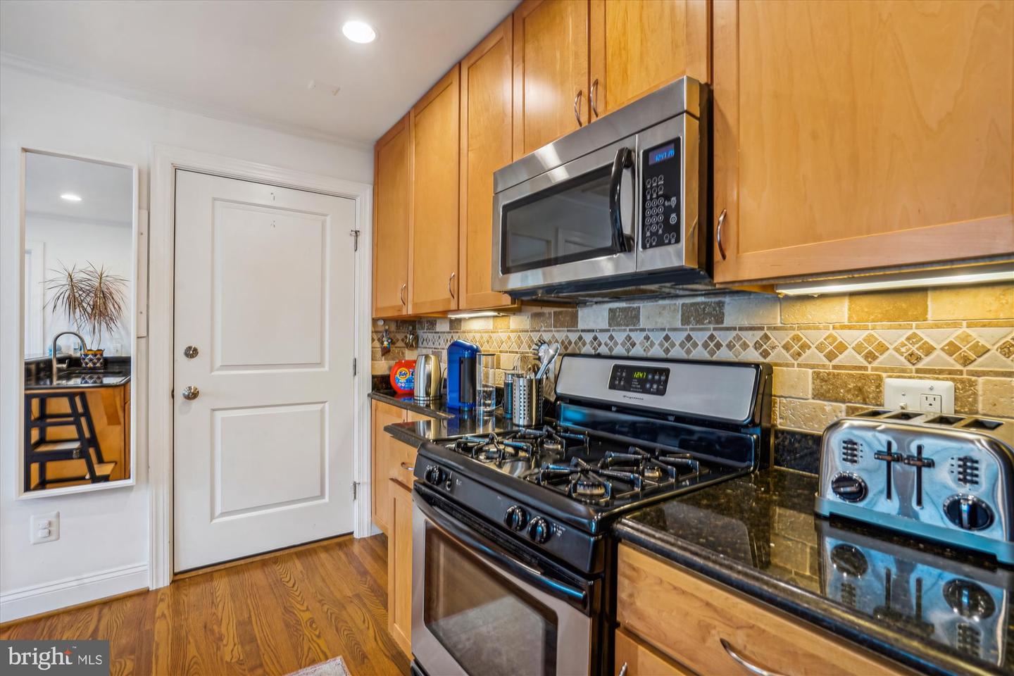 409 E RAYMOND AVE #8, ALEXANDRIA, Virginia 22301, 1 Bedroom Bedrooms, 4 Rooms Rooms,1 BathroomBathrooms,Residential,For sale,409 E RAYMOND AVE #8,VAAX2041870 MLS # VAAX2041870