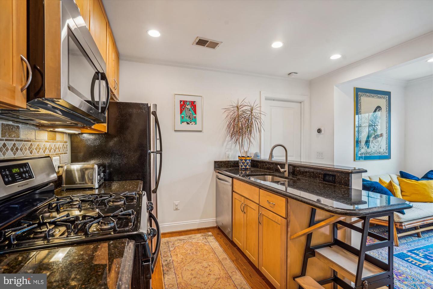 409 E RAYMOND AVE #8, ALEXANDRIA, Virginia 22301, 1 Bedroom Bedrooms, 4 Rooms Rooms,1 BathroomBathrooms,Residential,For sale,409 E RAYMOND AVE #8,VAAX2041870 MLS # VAAX2041870
