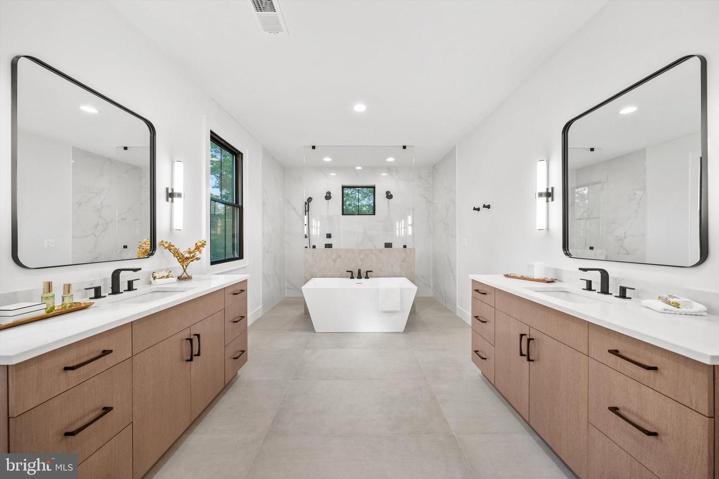 6807 WILLIAMSBURG BLVD, ARLINGTON, Virginia 22213, 6 Bedrooms Bedrooms, ,6 BathroomsBathrooms,Residential,For sale,6807 WILLIAMSBURG BLVD,VAAR2053566 MLS # VAAR2053566