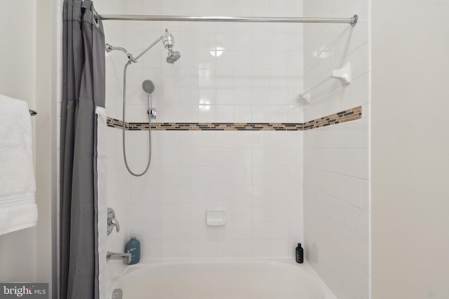 2101 N MONROE ST #214, ARLINGTON, Virginia 22207, 2 Bedrooms Bedrooms, ,1 BathroomBathrooms,Residential,For sale,2101 N MONROE ST #214,VAAR2053910 MLS # VAAR2053910