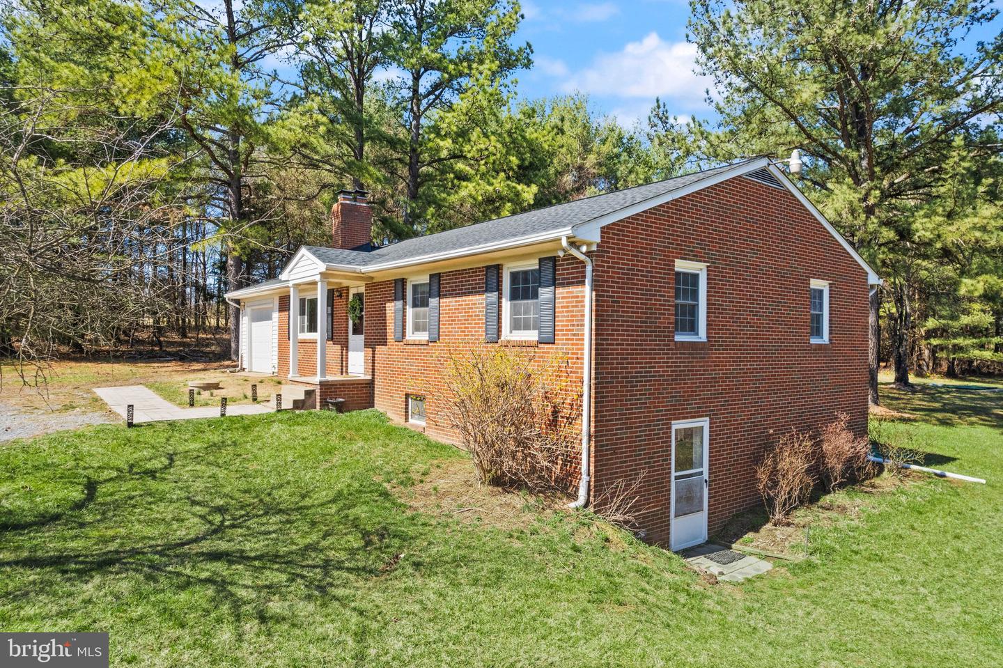 38956 RICKARD RD, LOVETTSVILLE, Virginia 20180, 3 Bedrooms Bedrooms, ,3 BathroomsBathrooms,Residential,For sale,38956 RICKARD RD,VALO2090594 MLS # VALO2090594