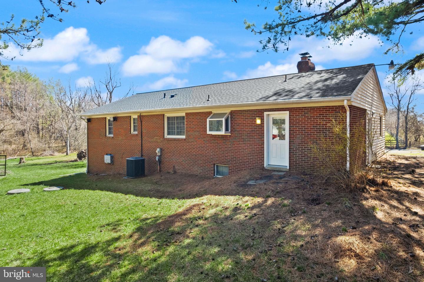 38956 RICKARD RD, LOVETTSVILLE, Virginia 20180, 3 Bedrooms Bedrooms, ,3 BathroomsBathrooms,Residential,For sale,38956 RICKARD RD,VALO2090594 MLS # VALO2090594