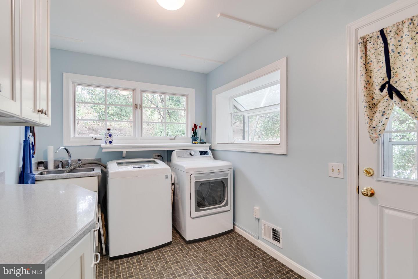 3809 FORT WORTH AVE, ALEXANDRIA, Virginia 22304, 4 Bedrooms Bedrooms, ,3 BathroomsBathrooms,Residential,For sale,3809 FORT WORTH AVE,VAAX2042904 MLS # VAAX2042904