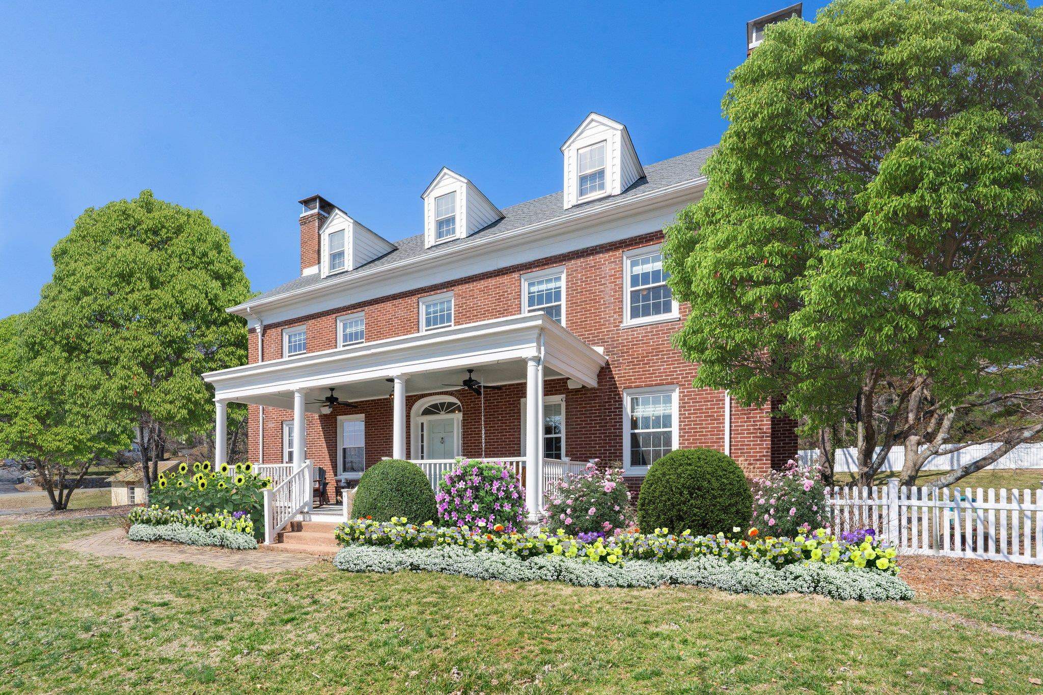 1610 N AUGUSTA ST, STAUNTON, Virginia 24401, 5 Bedrooms Bedrooms, ,3 BathroomsBathrooms,Residential,Renovated American Foursquare,1610 N AUGUSTA ST,662065 MLS # 662065