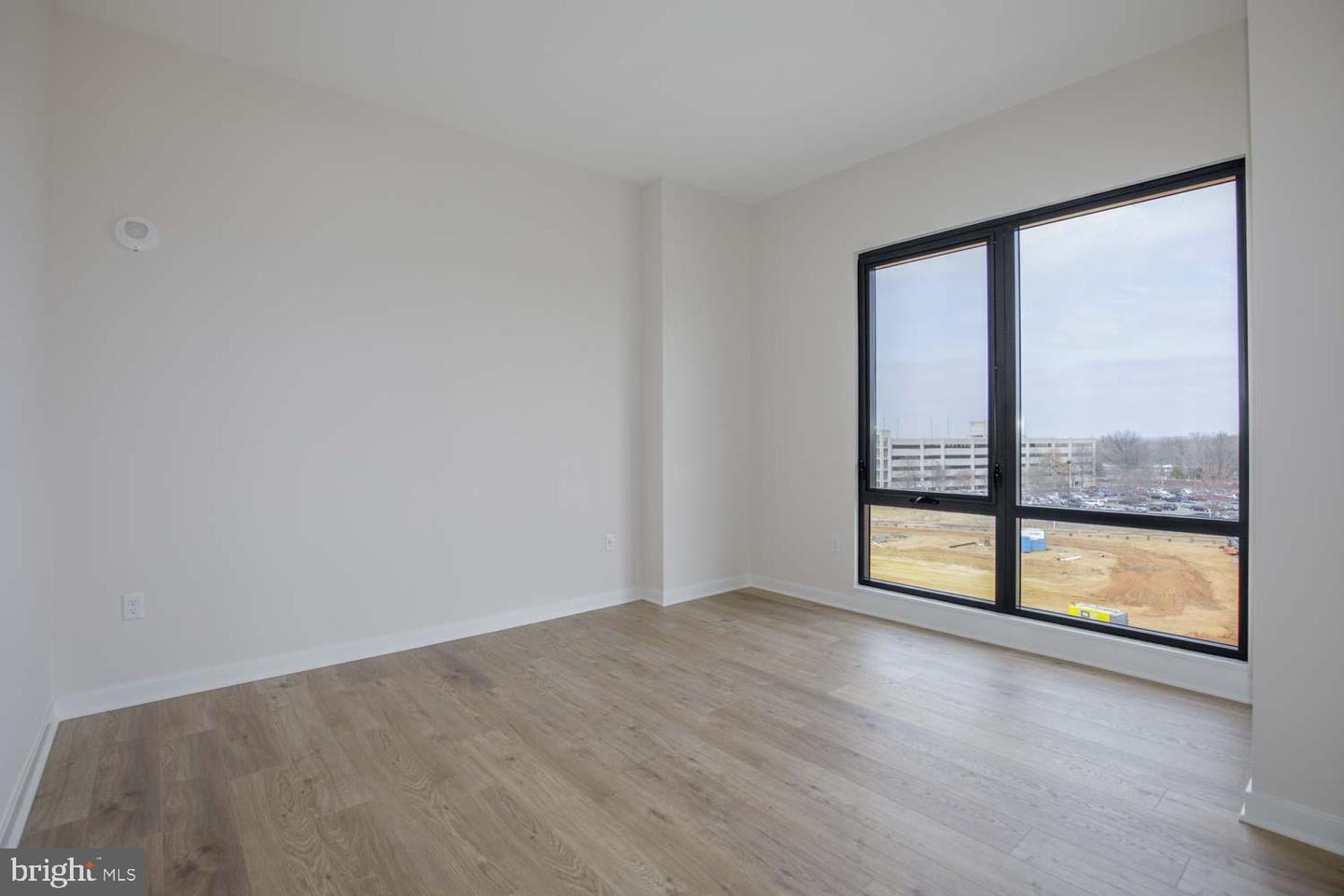 255 W. FALLS STATION BLVD #407, FALLS CHURCH, Virginia 22046, 3 Bedrooms Bedrooms, ,2 BathroomsBathrooms,Residential,For sale,255 W. FALLS STATION BLVD #407,VAFA2002826 MLS # VAFA2002826