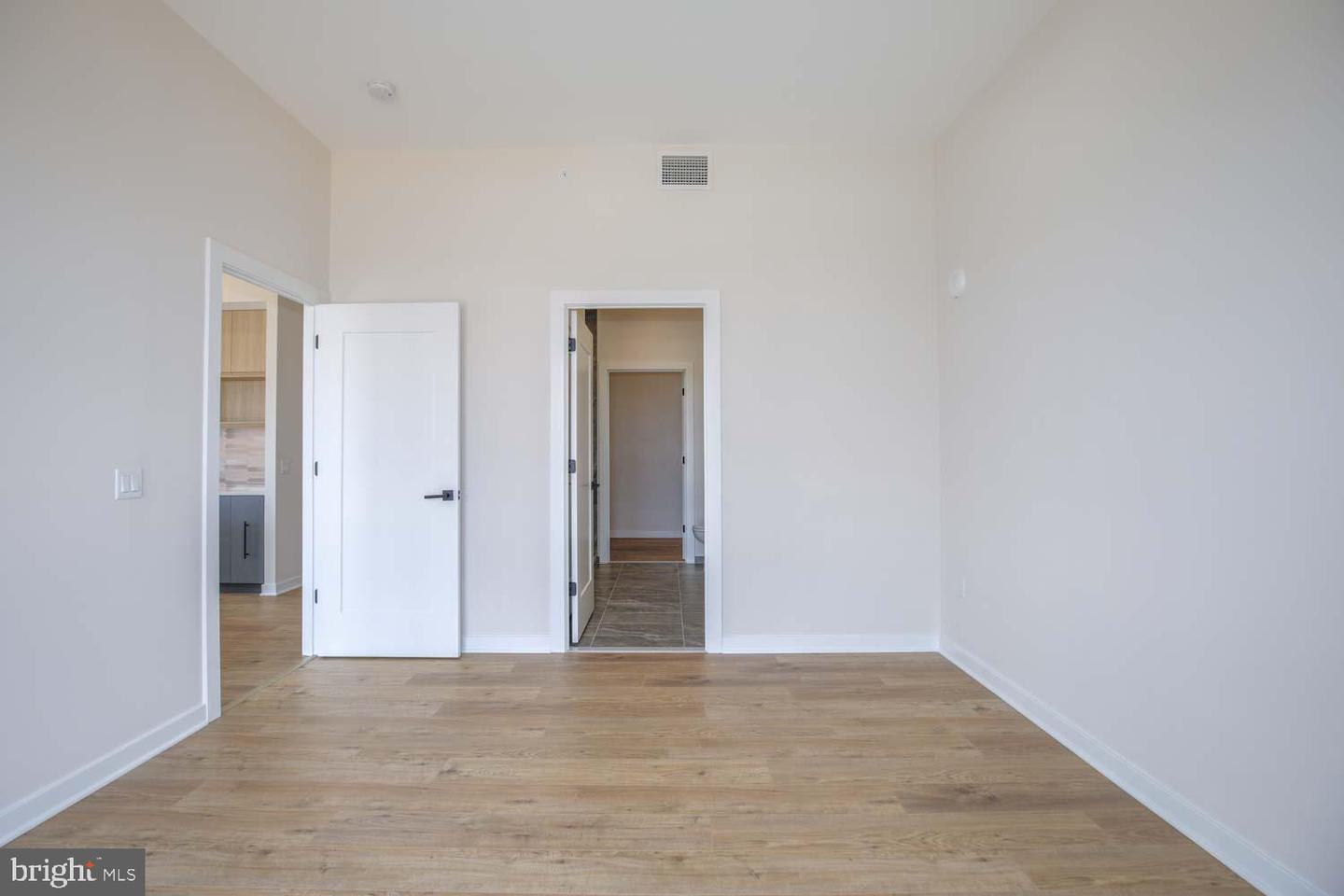 255 W. FALLS STATION BLVD #407, FALLS CHURCH, Virginia 22046, 3 Bedrooms Bedrooms, ,2 BathroomsBathrooms,Residential,For sale,255 W. FALLS STATION BLVD #407,VAFA2002826 MLS # VAFA2002826