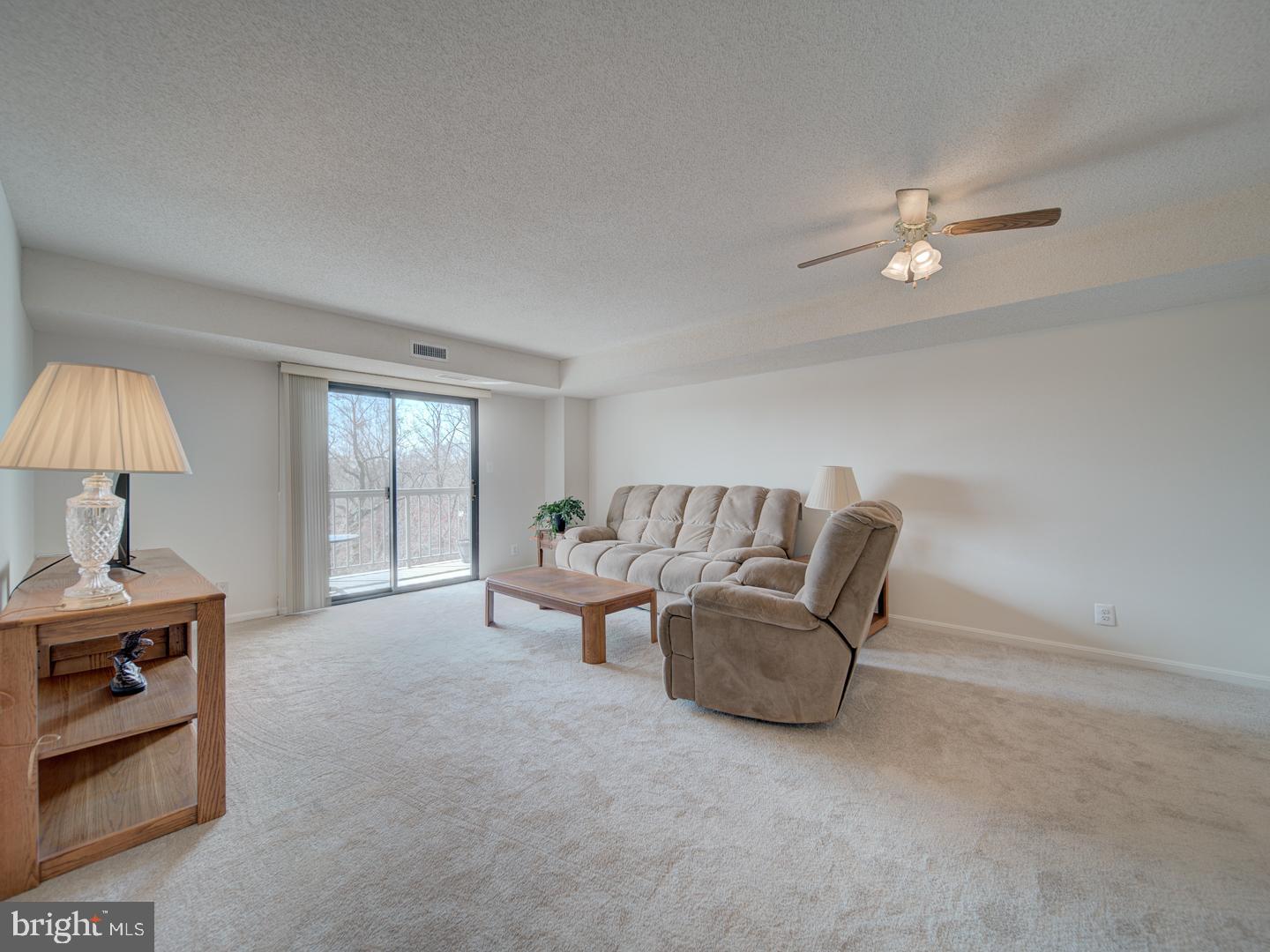 3800 POWELL LN #727, FALLS CHURCH, Virginia 22041, 2 Bedrooms Bedrooms, ,2 BathroomsBathrooms,Residential,For sale,3800 POWELL LN #727,VAFX2228050 MLS # VAFX2228050