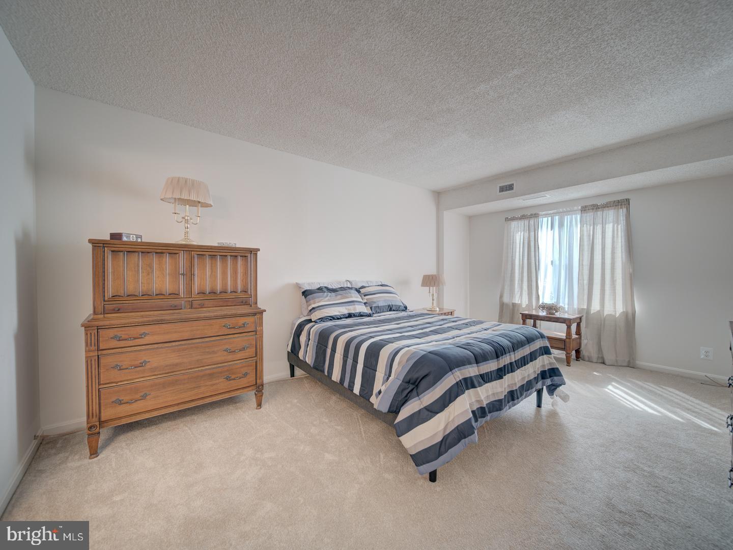 3800 POWELL LN #727, FALLS CHURCH, Virginia 22041, 2 Bedrooms Bedrooms, ,2 BathroomsBathrooms,Residential,For sale,3800 POWELL LN #727,VAFX2228050 MLS # VAFX2228050