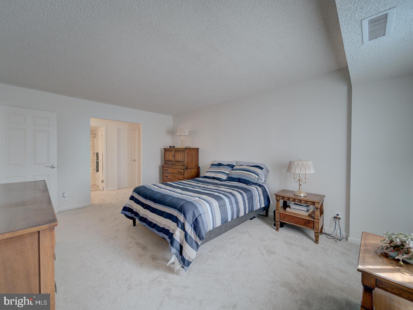 3800 POWELL LN #727, FALLS CHURCH, Virginia 22041, 2 Bedrooms Bedrooms, ,2 BathroomsBathrooms,Residential,For sale,3800 POWELL LN #727,VAFX2228050 MLS # VAFX2228050