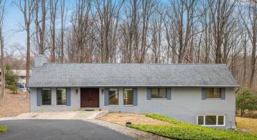 247 SPRINGVALE RD, GREAT FALLS, Virginia 22066, 4 Bedrooms Bedrooms, ,4 BathroomsBathrooms,Residential,For sale,247 SPRINGVALE RD,VAFX2228488 MLS # VAFX2228488