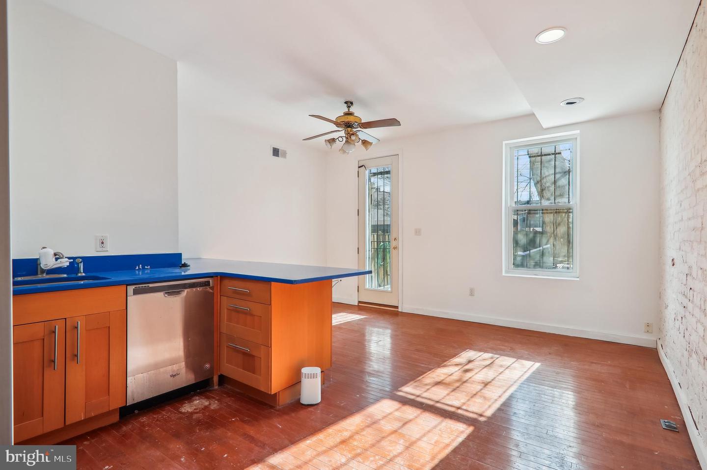 1213 D ST NE, WASHINGTON, District Of Columbia 20002, 3 Bedrooms Bedrooms, 6 Rooms Rooms,1 BathroomBathrooms,Residential,For sale,1213 D ST NE,DCDC2171192 MLS # DCDC2171192