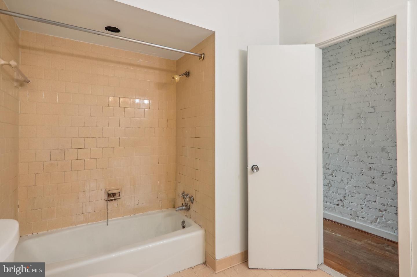 1213 D ST NE, WASHINGTON, District Of Columbia 20002, 3 Bedrooms Bedrooms, 6 Rooms Rooms,1 BathroomBathrooms,Residential,For sale,1213 D ST NE,DCDC2171192 MLS # DCDC2171192