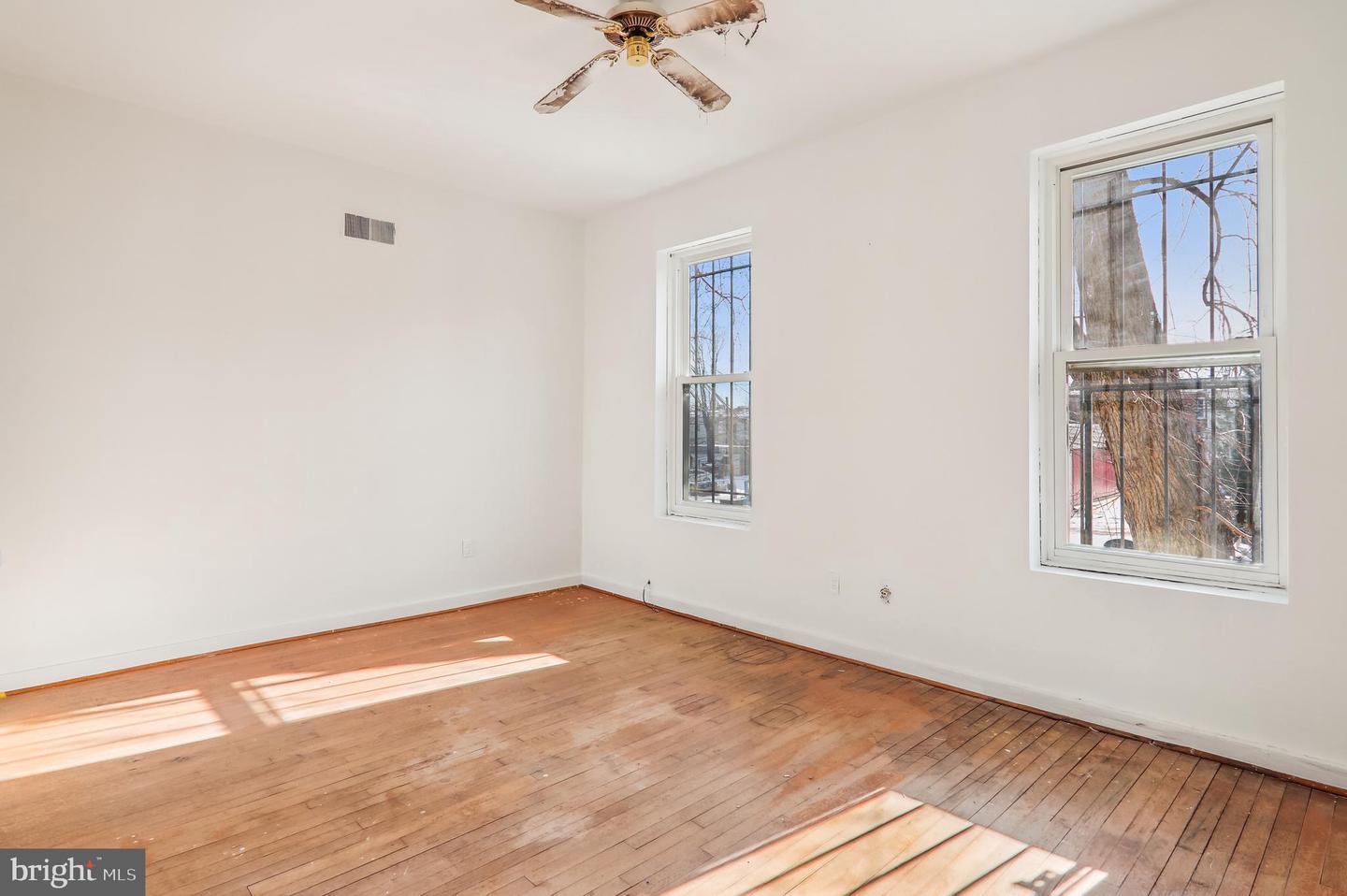 1213 D ST NE, WASHINGTON, District Of Columbia 20002, 3 Bedrooms Bedrooms, 6 Rooms Rooms,1 BathroomBathrooms,Residential,For sale,1213 D ST NE,DCDC2171192 MLS # DCDC2171192