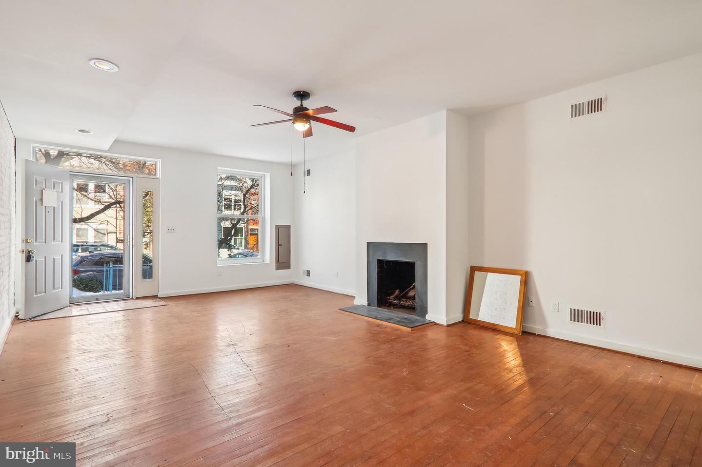 1213 D ST NE, WASHINGTON, District Of Columbia 20002, 3 Bedrooms Bedrooms, 6 Rooms Rooms,1 BathroomBathrooms,Residential,For sale,1213 D ST NE,DCDC2171192 MLS # DCDC2171192