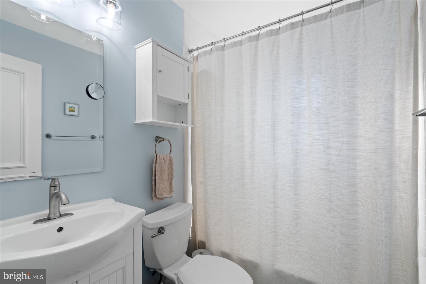 3 E CUSTIS AVE, ALEXANDRIA, Virginia 22301, 2 Bedrooms Bedrooms, ,2 BathroomsBathrooms,Residential,For sale,3 E CUSTIS AVE,VAAX2040782 MLS # VAAX2040782