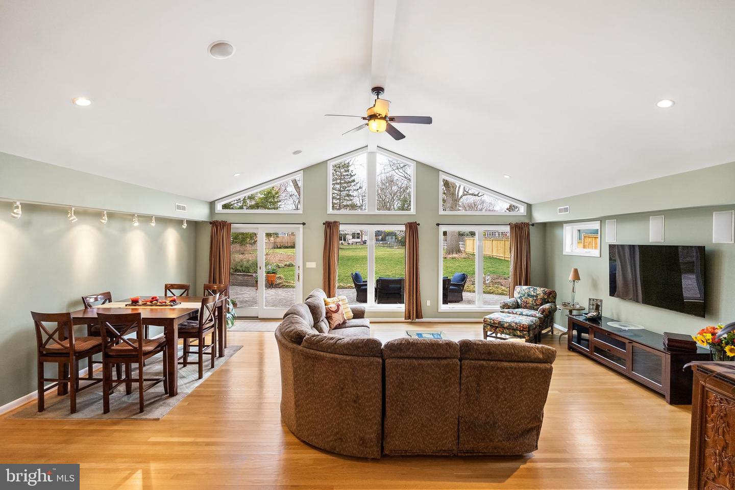 7802 WELLINGTON RD, ALEXANDRIA, Virginia 22306, 5 Bedrooms Bedrooms, ,3 BathroomsBathrooms,Residential,For sale,7802 WELLINGTON RD,VAFX2224540 MLS # VAFX2224540