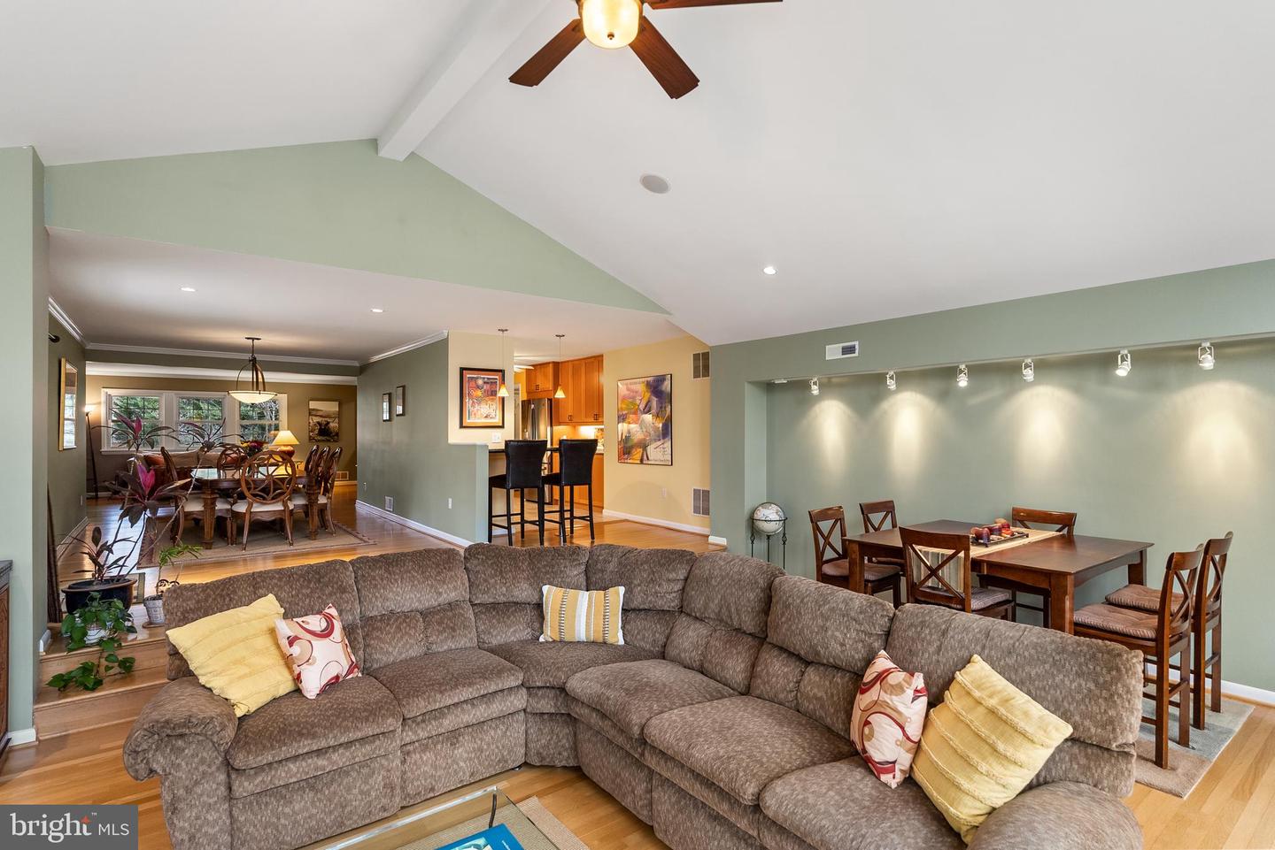 7802 WELLINGTON RD, ALEXANDRIA, Virginia 22306, 5 Bedrooms Bedrooms, ,3 BathroomsBathrooms,Residential,For sale,7802 WELLINGTON RD,VAFX2224540 MLS # VAFX2224540