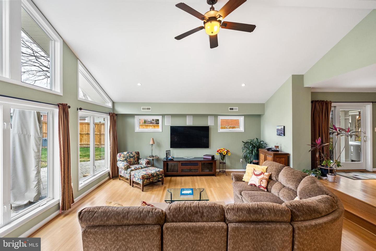 7802 WELLINGTON RD, ALEXANDRIA, Virginia 22306, 5 Bedrooms Bedrooms, ,3 BathroomsBathrooms,Residential,For sale,7802 WELLINGTON RD,VAFX2224540 MLS # VAFX2224540