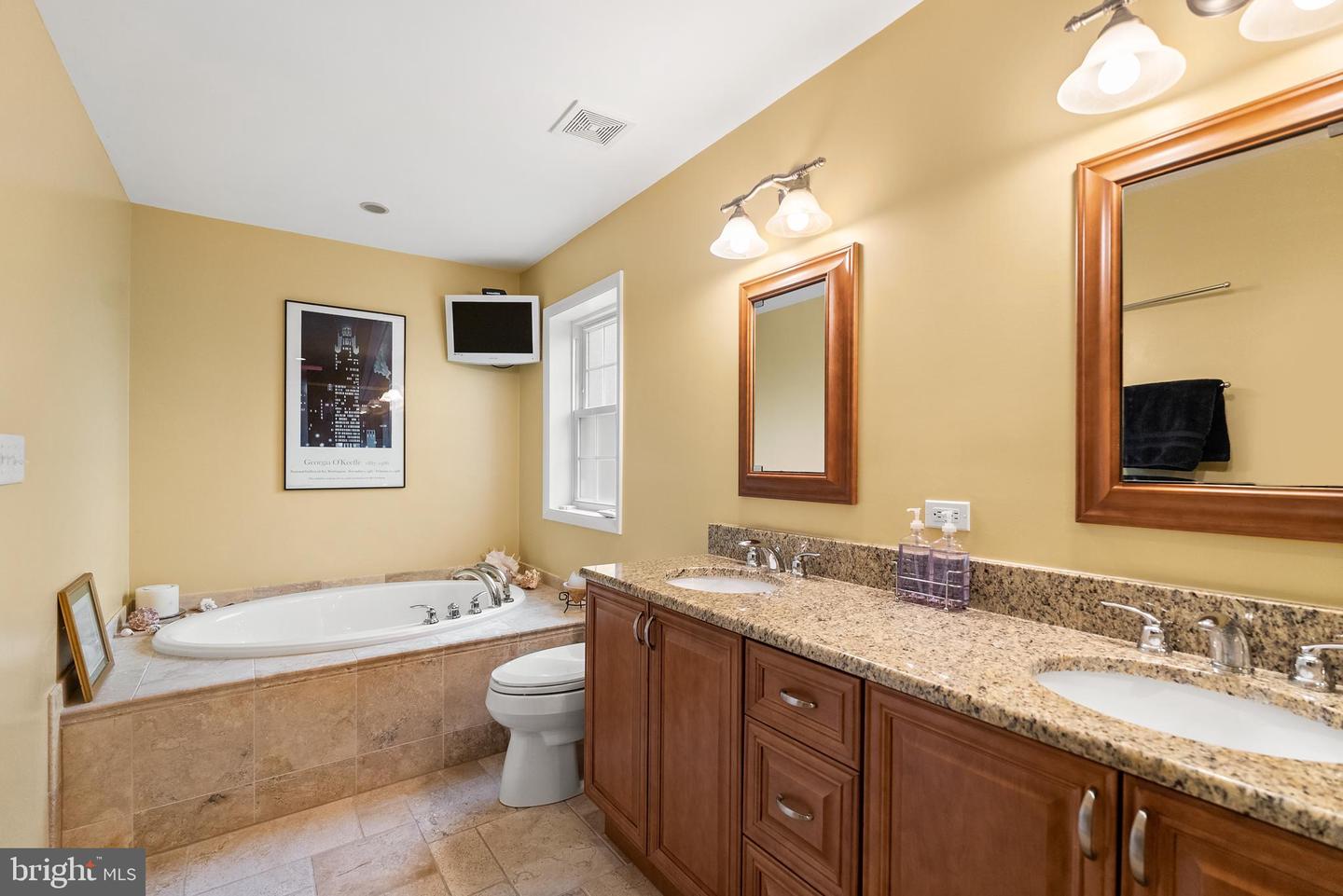 7802 WELLINGTON RD, ALEXANDRIA, Virginia 22306, 5 Bedrooms Bedrooms, ,3 BathroomsBathrooms,Residential,For sale,7802 WELLINGTON RD,VAFX2224540 MLS # VAFX2224540