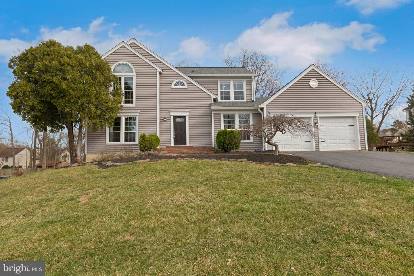 4513 WAVERLY CROSSING LN, CHANTILLY, Virginia 20151, 5 Bedrooms Bedrooms, ,4 BathroomsBathrooms,Residential,For sale,4513 WAVERLY CROSSING LN,VAFX2223564 MLS # VAFX2223564