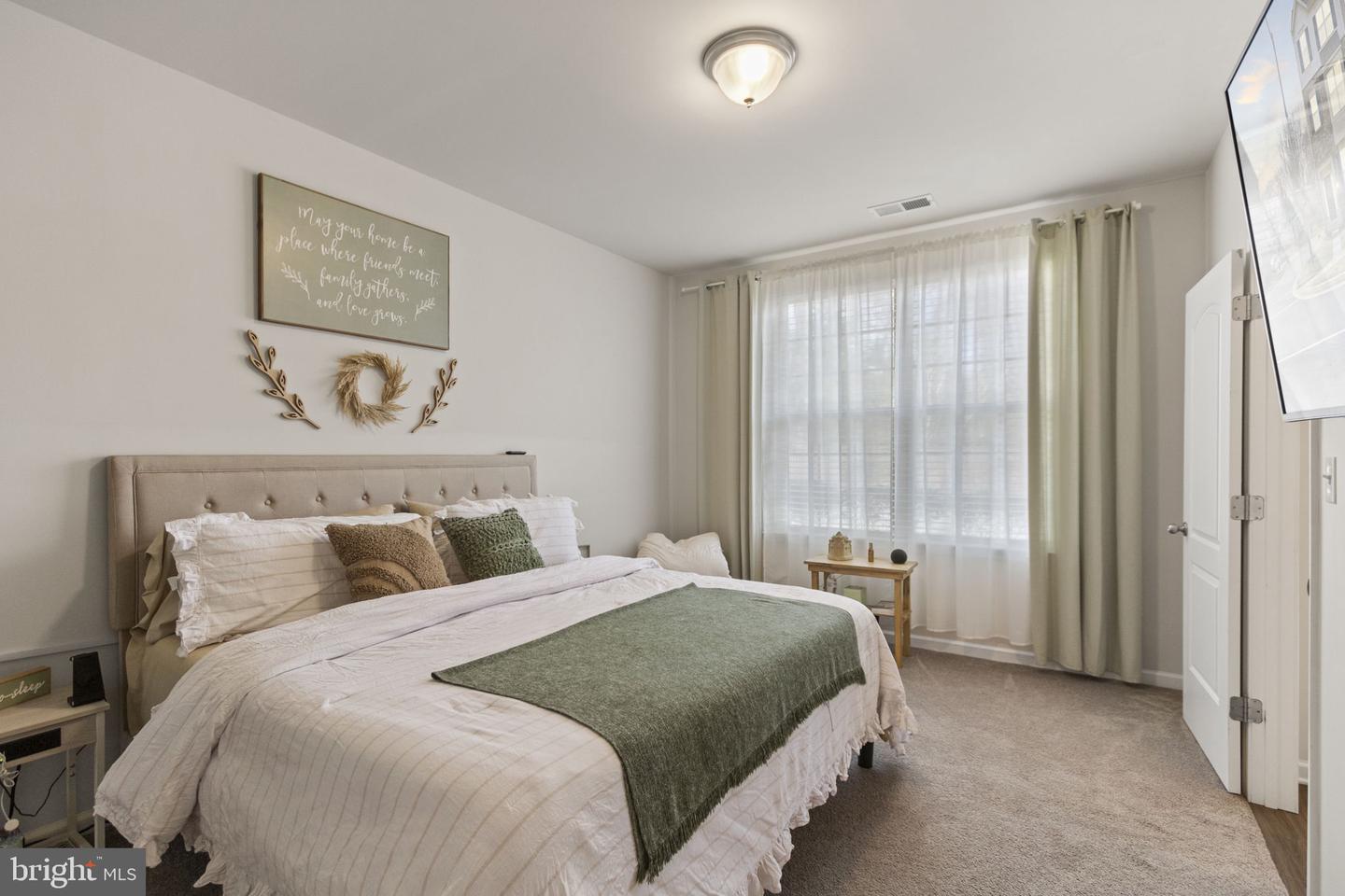 3999 BRADYS HILL RD, TRIANGLE, Virginia 22172, 4 Bedrooms Bedrooms, ,3 BathroomsBathrooms,Residential,For sale,3999 BRADYS HILL RD,VAPW2089564 MLS # VAPW2089564