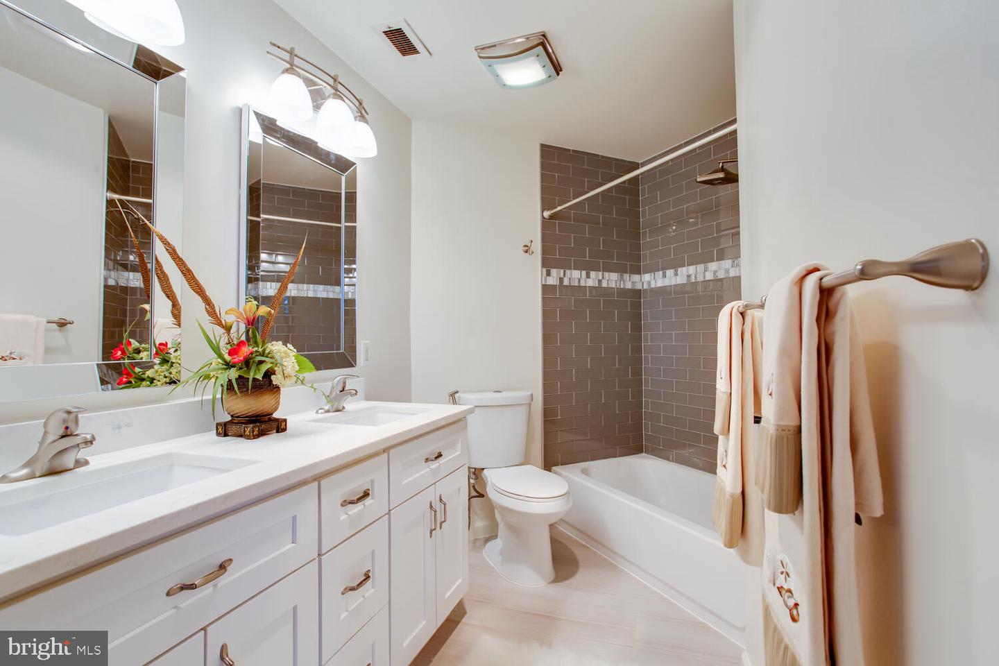 1625 INTERNATIONAL DR #116, MCLEAN, Virginia 22102, 2 Bedrooms Bedrooms, ,2 BathroomsBathrooms,Residential,For sale,1625 INTERNATIONAL DR #116,VAFX2228004 MLS # VAFX2228004