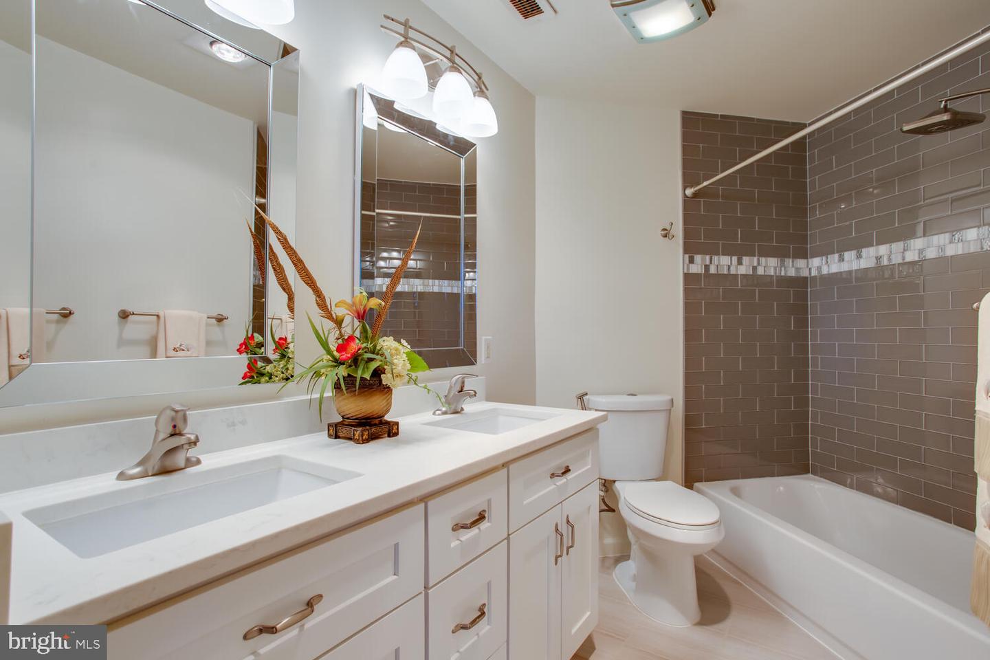 1625 INTERNATIONAL DR #116, MCLEAN, Virginia 22102, 2 Bedrooms Bedrooms, ,2 BathroomsBathrooms,Residential,For sale,1625 INTERNATIONAL DR #116,VAFX2228004 MLS # VAFX2228004