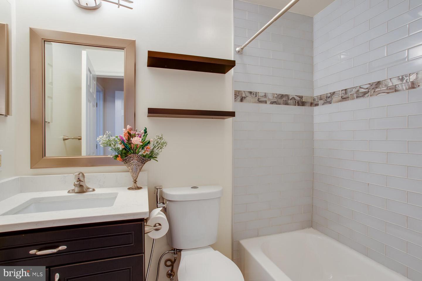 1625 INTERNATIONAL DR #116, MCLEAN, Virginia 22102, 2 Bedrooms Bedrooms, ,2 BathroomsBathrooms,Residential,For sale,1625 INTERNATIONAL DR #116,VAFX2228004 MLS # VAFX2228004
