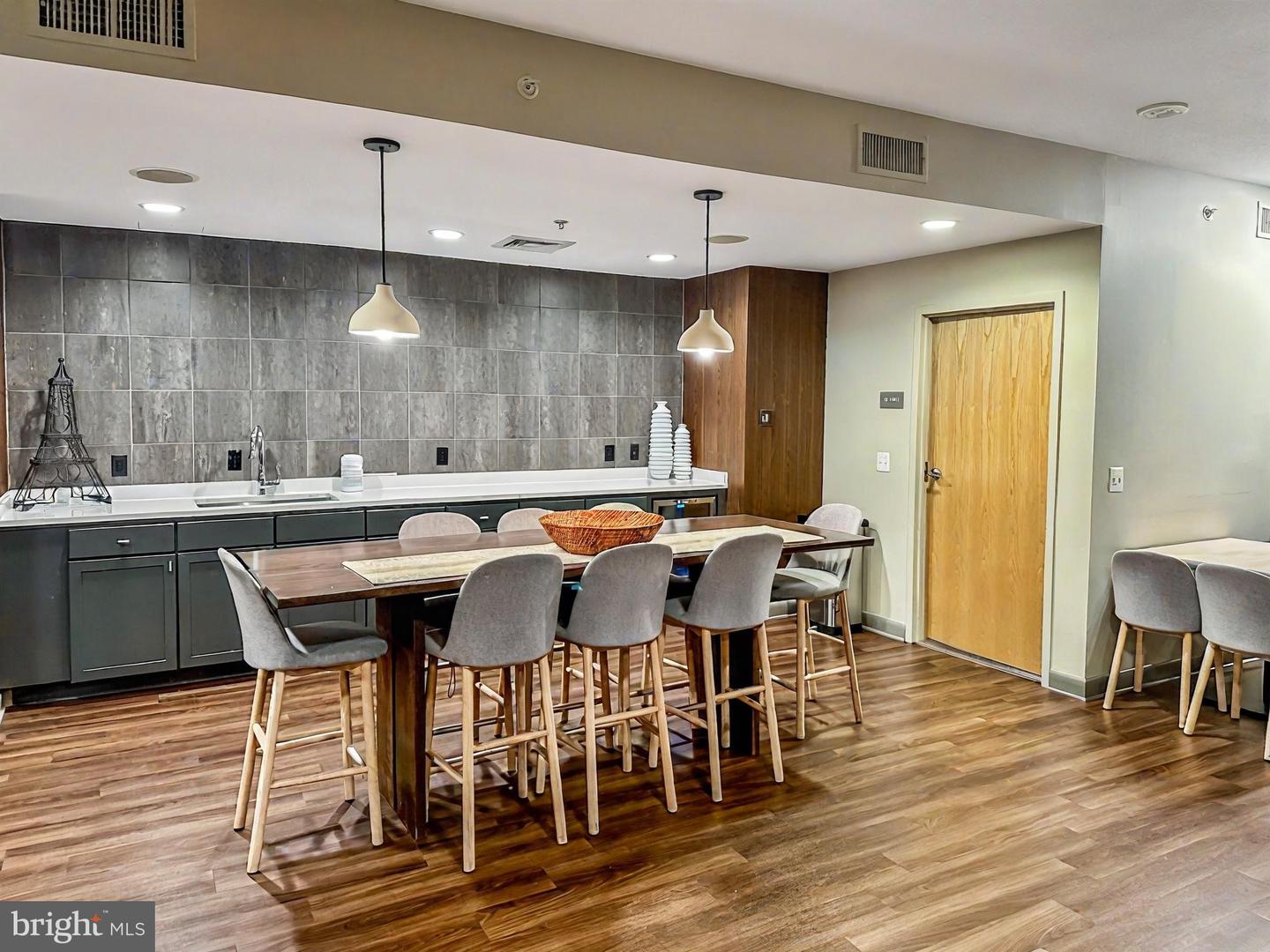 400 MASSACHUSETTS AVE NW #1214, WASHINGTON, District Of Columbia 20001, 2 Bedrooms Bedrooms, ,2 BathroomsBathrooms,Residential,For sale,400 MASSACHUSETTS AVE NW #1214,DCDC2190674 MLS # DCDC2190674