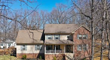 1390 LEE JACKSON HWY, STAUNTON, Virginia 24401, 4 Bedrooms Bedrooms, ,4 BathroomsBathrooms,Residential,1390 LEE JACKSON HWY,662154 MLS # 662154