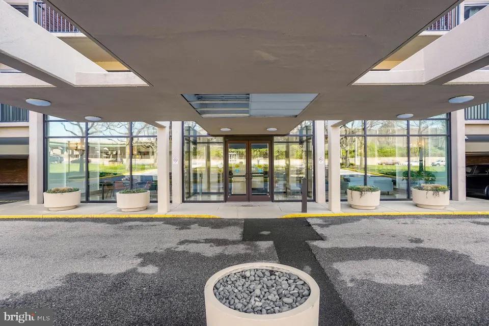1300 ARMY NAVY DR #321, ARLINGTON, Virginia 22202, 1 Bedroom Bedrooms, ,1 BathroomBathrooms,Residential,For sale,1300 ARMY NAVY DR #321,VAAR2054044 MLS # VAAR2054044