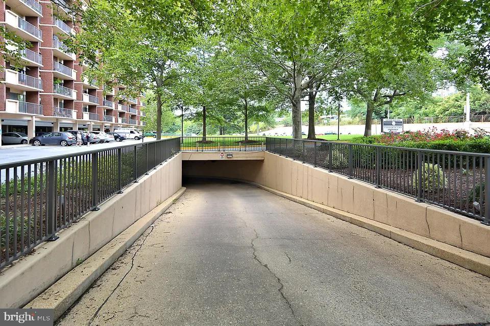 1300 ARMY NAVY DR #321, ARLINGTON, Virginia 22202, 1 Bedroom Bedrooms, ,1 BathroomBathrooms,Residential,For sale,1300 ARMY NAVY DR #321,VAAR2054044 MLS # VAAR2054044