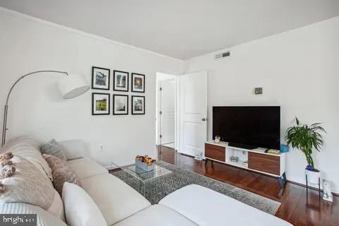 1300 ARMY NAVY DR #321, ARLINGTON, Virginia 22202, 1 Bedroom Bedrooms, ,1 BathroomBathrooms,Residential,For sale,1300 ARMY NAVY DR #321,VAAR2054044 MLS # VAAR2054044