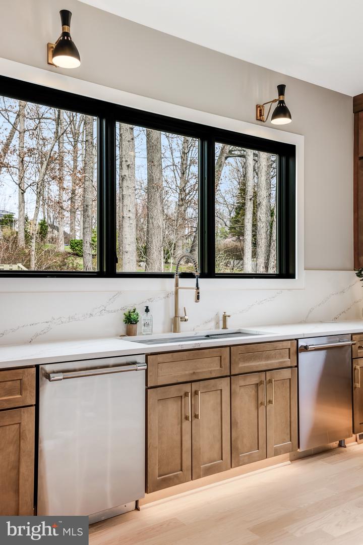 7400 CHURCHILL RD, MCLEAN, Virginia 22101, 6 Bedrooms Bedrooms, ,6 BathroomsBathrooms,Residential,For sale,7400 CHURCHILL RD,VAFX2225902 MLS # VAFX2225902