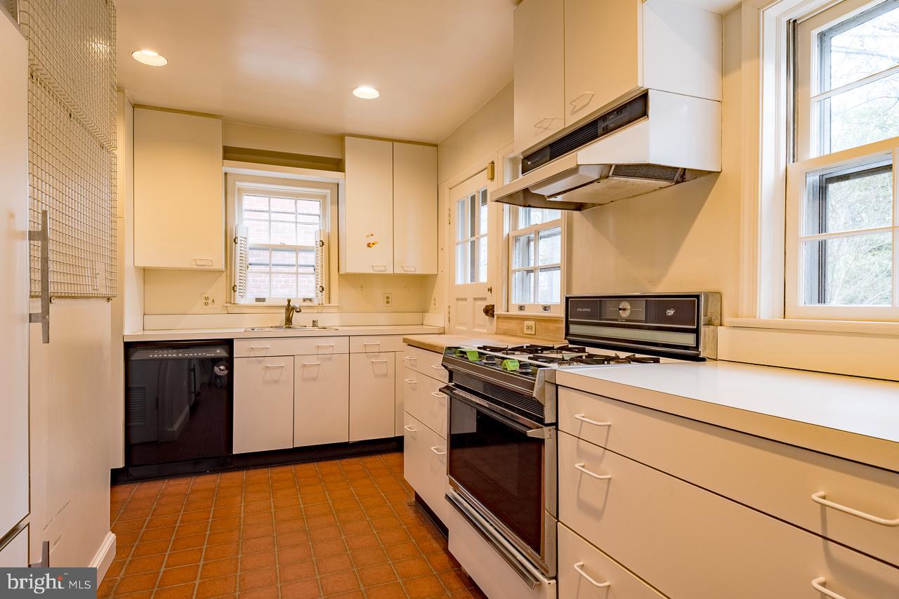 4619 WARREN ST NW, WASHINGTON, District Of Columbia 20016, 3 Bedrooms Bedrooms, ,2 BathroomsBathrooms,Residential,For sale,4619 WARREN ST NW,DCDC2190374 MLS # DCDC2190374