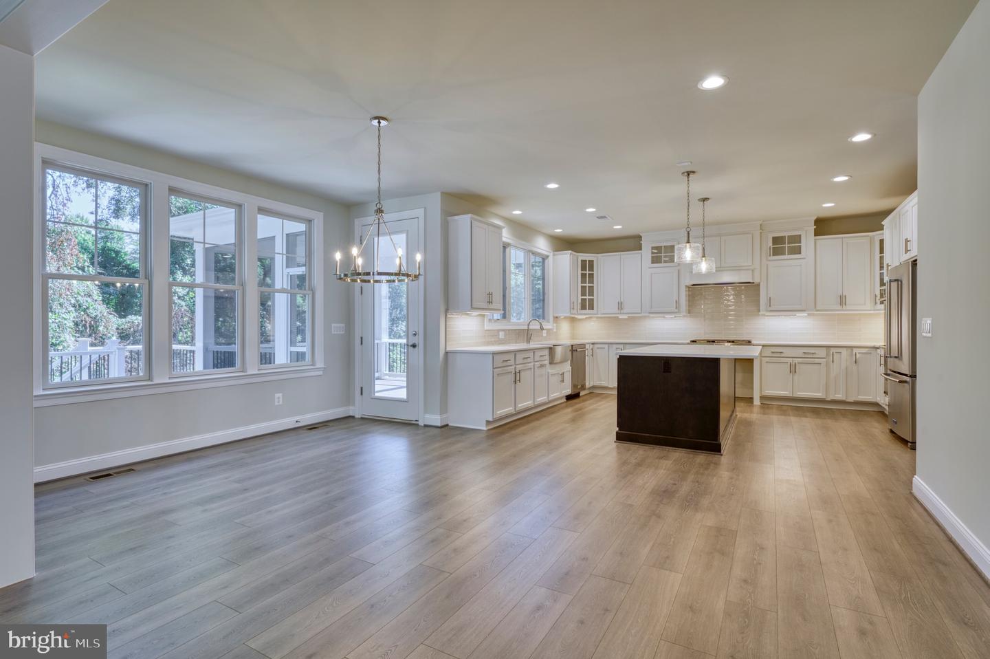 389 HOLMES DR NW, VIENNA, Virginia 22180, 5 Bedrooms Bedrooms, ,5 BathroomsBathrooms,Residential,For sale,389 HOLMES DR NW,VAFX2228210 MLS # VAFX2228210