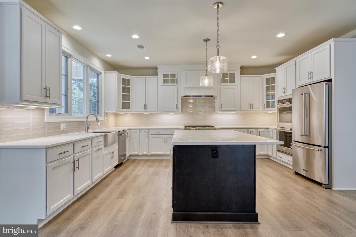 389 HOLMES DR NW, VIENNA, Virginia 22180, 5 Bedrooms Bedrooms, ,5 BathroomsBathrooms,Residential,For sale,389 HOLMES DR NW,VAFX2228210 MLS # VAFX2228210