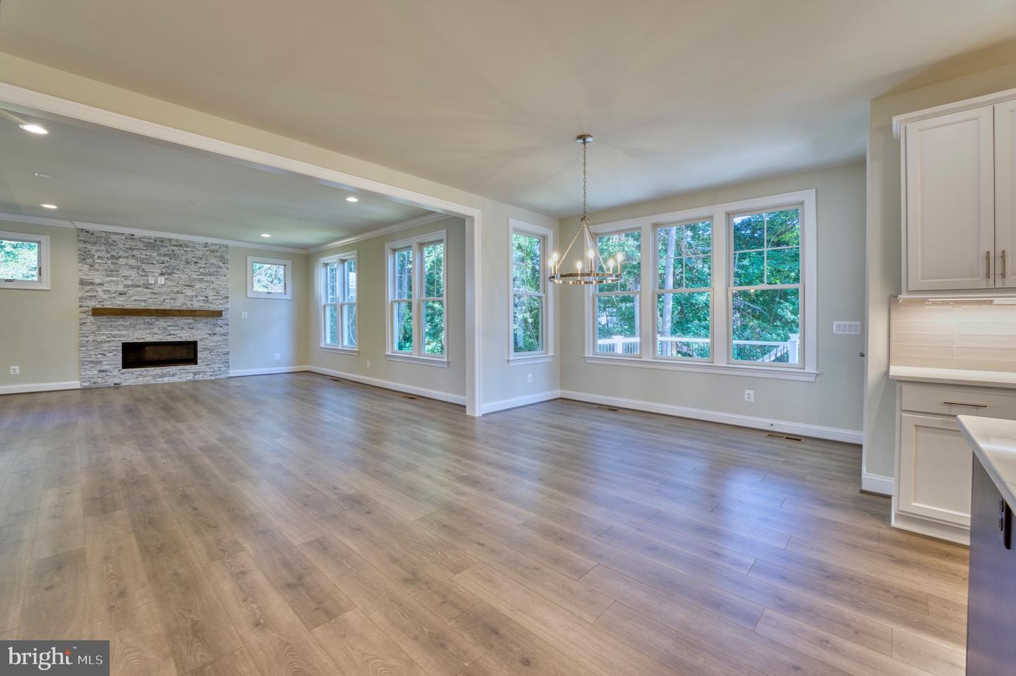 389 HOLMES DR NW, VIENNA, Virginia 22180, 5 Bedrooms Bedrooms, ,5 BathroomsBathrooms,Residential,For sale,389 HOLMES DR NW,VAFX2228210 MLS # VAFX2228210