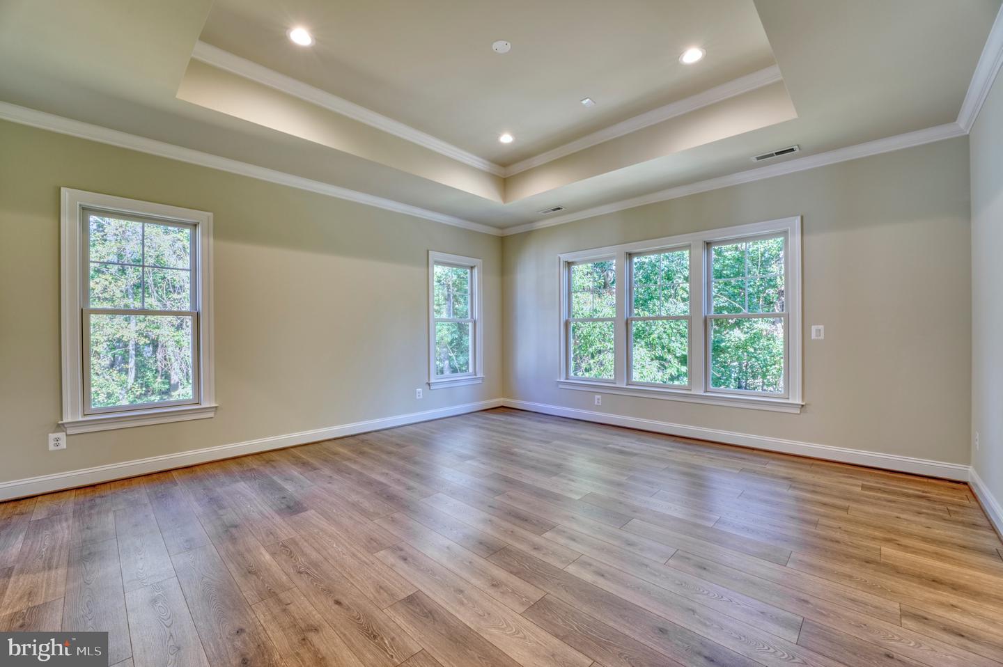 389 HOLMES DR NW, VIENNA, Virginia 22180, 5 Bedrooms Bedrooms, ,5 BathroomsBathrooms,Residential,For sale,389 HOLMES DR NW,VAFX2228210 MLS # VAFX2228210
