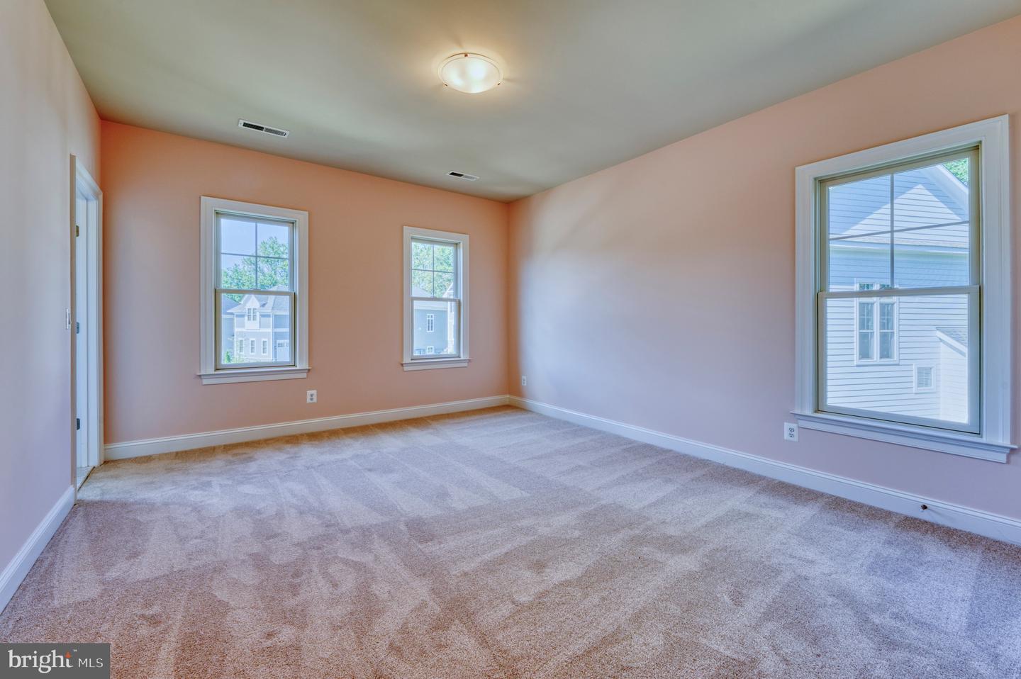 389 HOLMES DR NW, VIENNA, Virginia 22180, 5 Bedrooms Bedrooms, ,5 BathroomsBathrooms,Residential,For sale,389 HOLMES DR NW,VAFX2228210 MLS # VAFX2228210