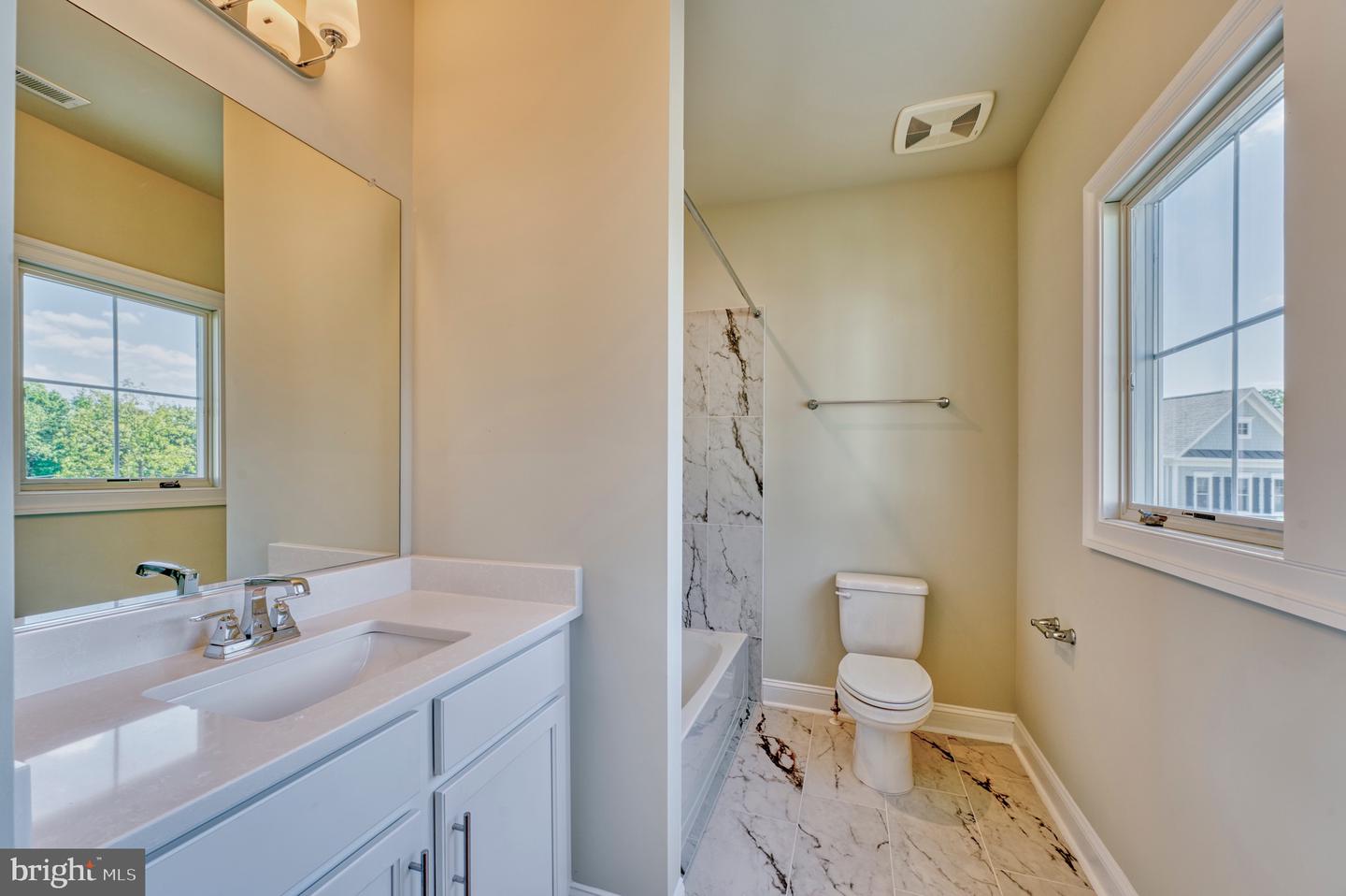 389 HOLMES DR NW, VIENNA, Virginia 22180, 5 Bedrooms Bedrooms, ,5 BathroomsBathrooms,Residential,For sale,389 HOLMES DR NW,VAFX2228210 MLS # VAFX2228210