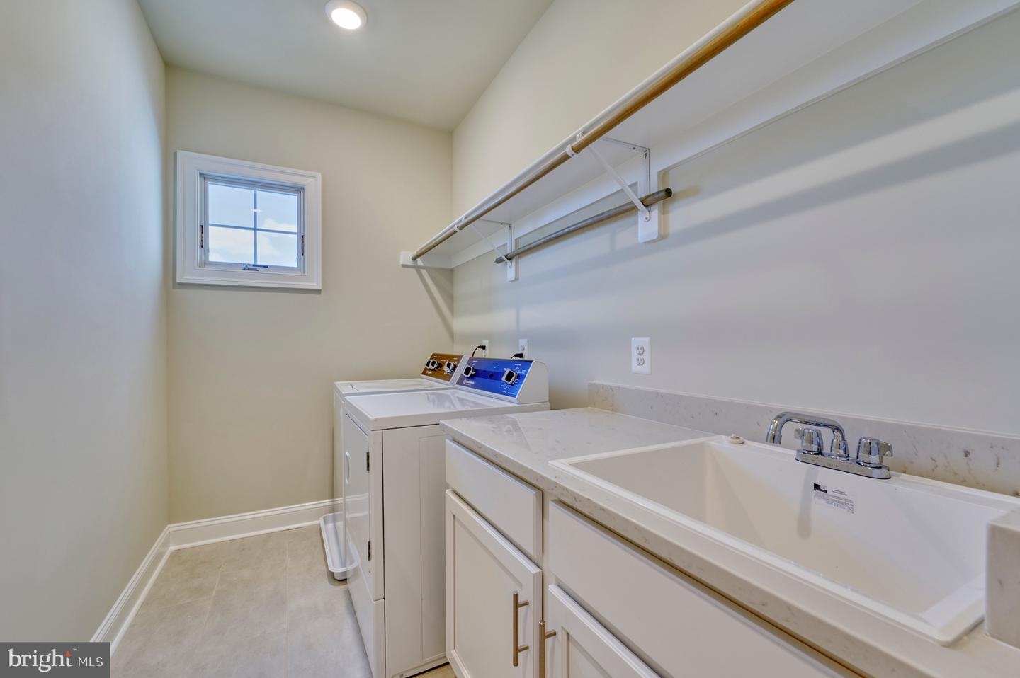 389 HOLMES DR NW, VIENNA, Virginia 22180, 5 Bedrooms Bedrooms, ,5 BathroomsBathrooms,Residential,For sale,389 HOLMES DR NW,VAFX2228210 MLS # VAFX2228210