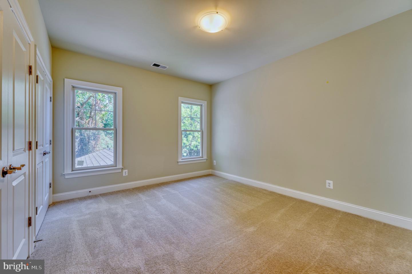 389 HOLMES DR NW, VIENNA, Virginia 22180, 5 Bedrooms Bedrooms, ,5 BathroomsBathrooms,Residential,For sale,389 HOLMES DR NW,VAFX2228210 MLS # VAFX2228210